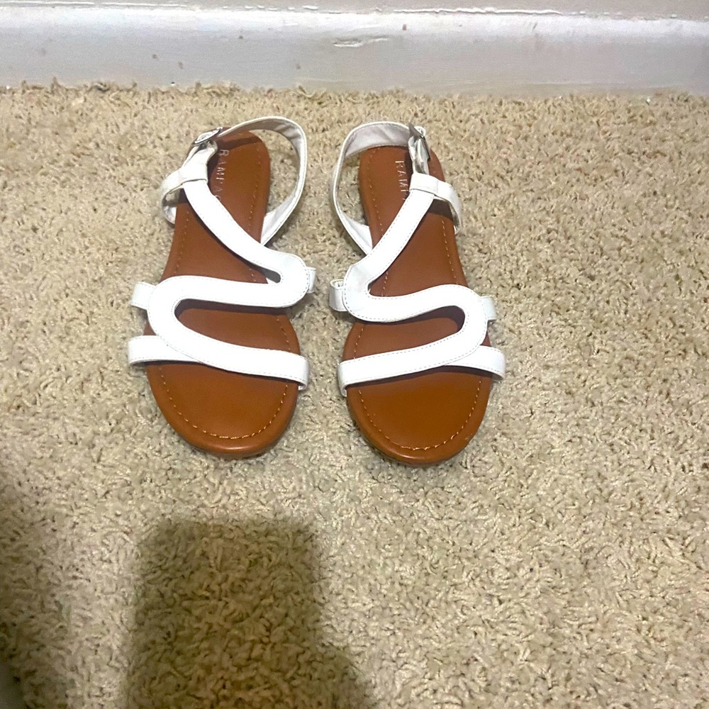White sandle size 8